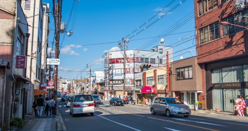 日本滿大街交錯的電線像蜘蛛網